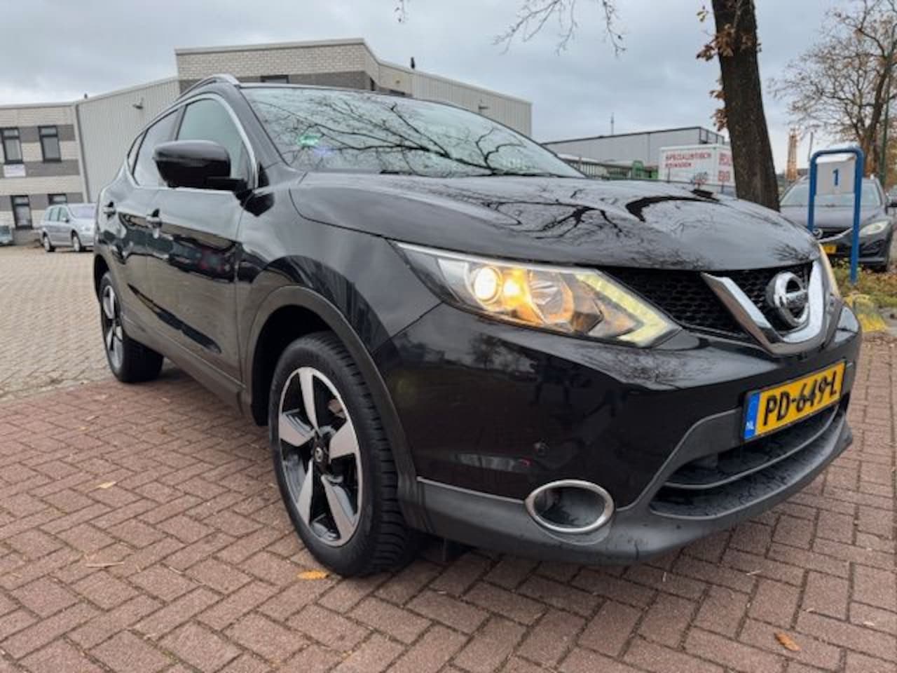Nissan Qashqai - 1.6 Turbo 164pk N-Vision Airco/ECC,Navigatie,Camera,Panoramadak,Leder/Alcantara Interieur - AutoWereld.nl