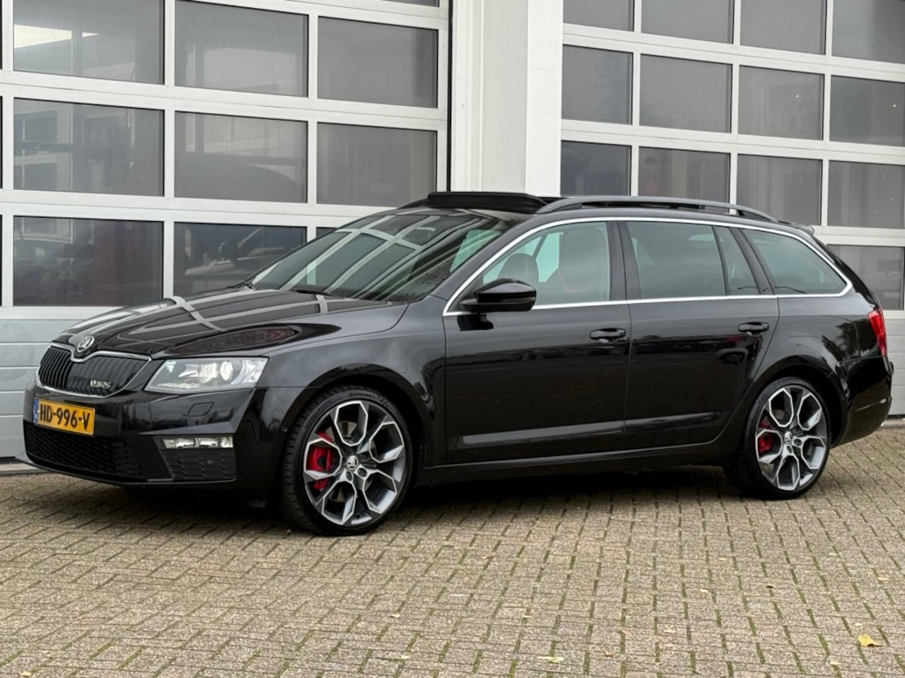 Skoda Octavia - 2.0 TSI RS 220PK AUT. Navi Pano Half-leer Pdc - AutoWereld.nl
