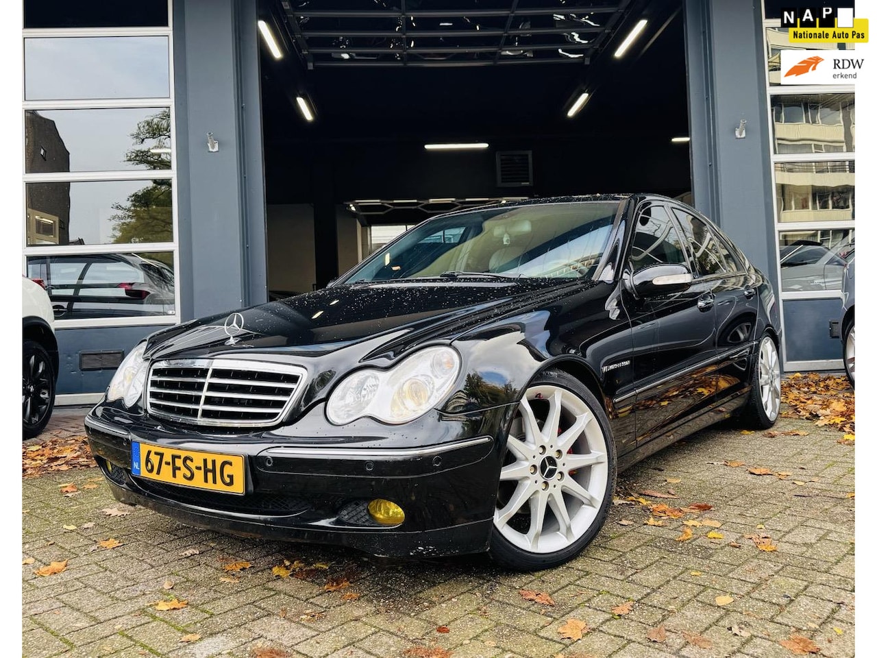 Mercedes-Benz C-klasse - 240 Elegance AIRCO | CARPLAY | ELEK.PAKKET | WEG=WEG - AutoWereld.nl