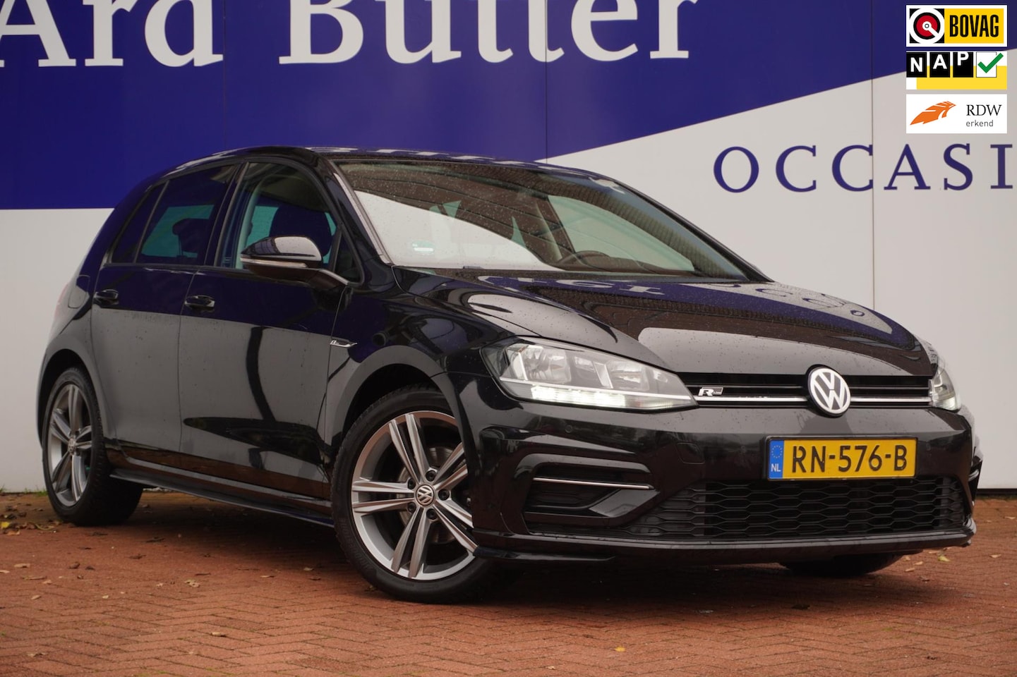 Volkswagen Golf - 1.0 TSI Highline Business R Line+Alcantara+stoel-verwarming+Parkeer-Hulp+17"Lmv = SUPER PR - AutoWereld.nl