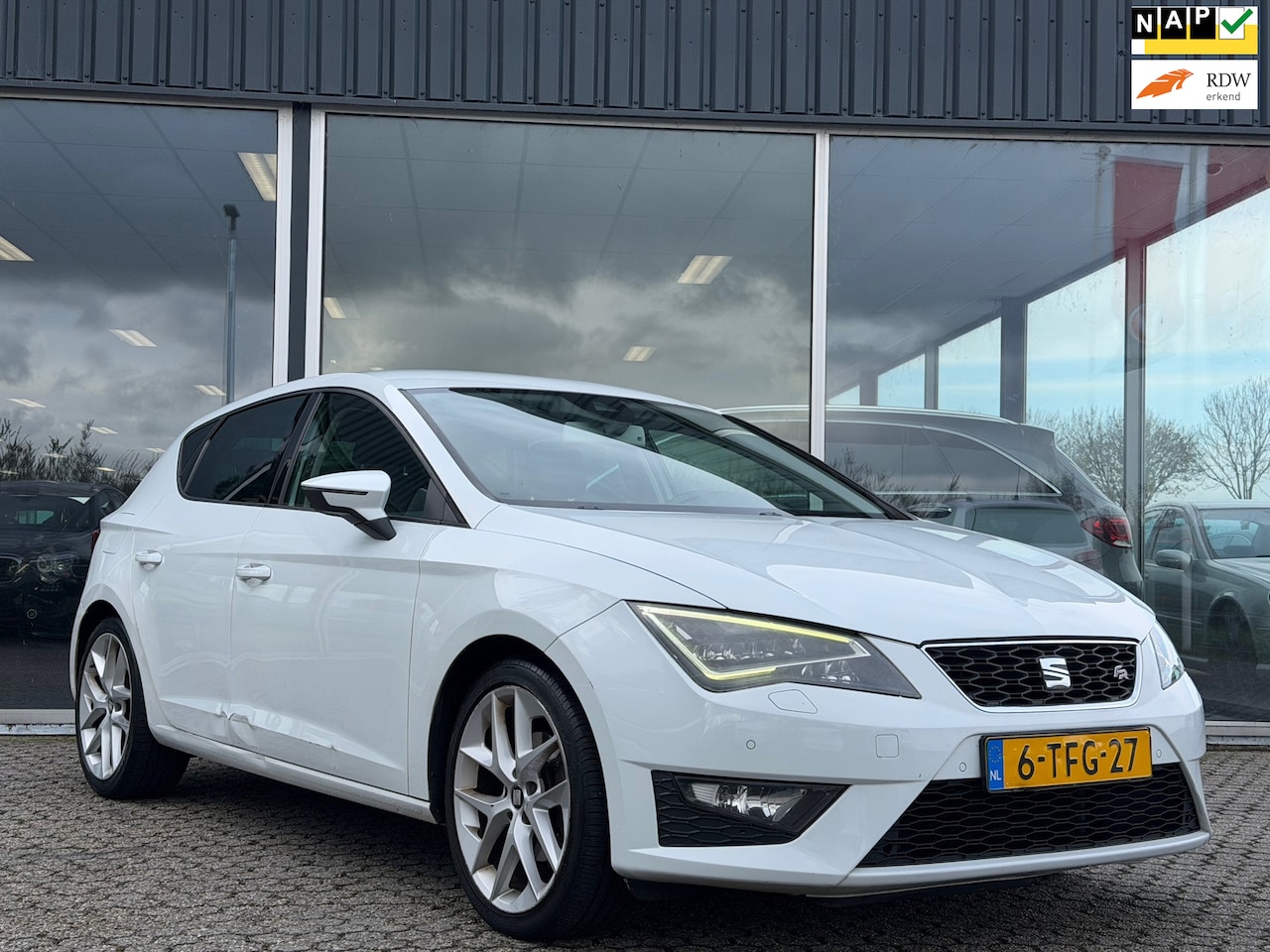 SEAT Leon - 1.4 TSI FR LED/NAVI - AutoWereld.nl