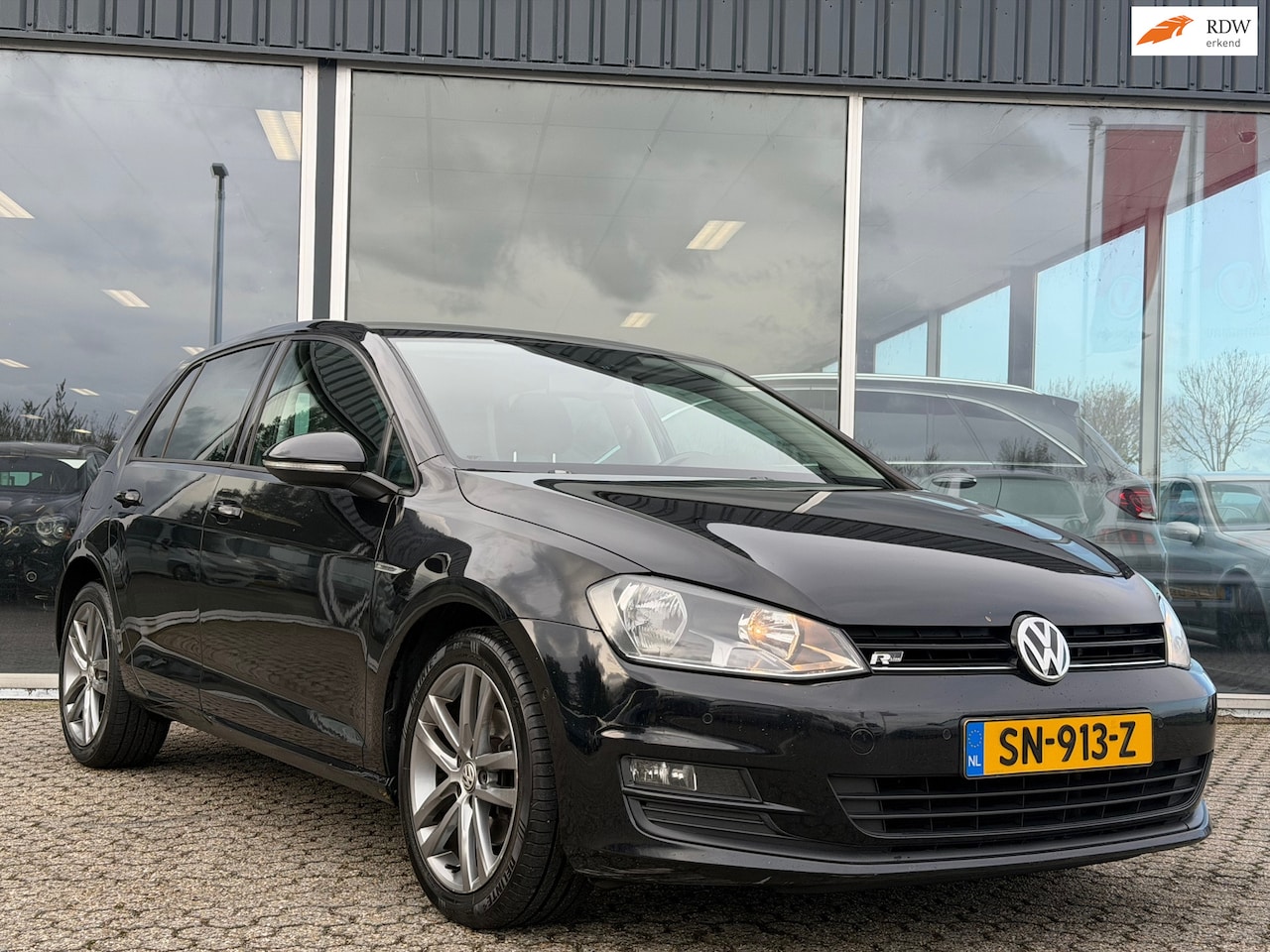 Volkswagen Golf - 1.2 TSI Highline R-LINE/NAVI - AutoWereld.nl