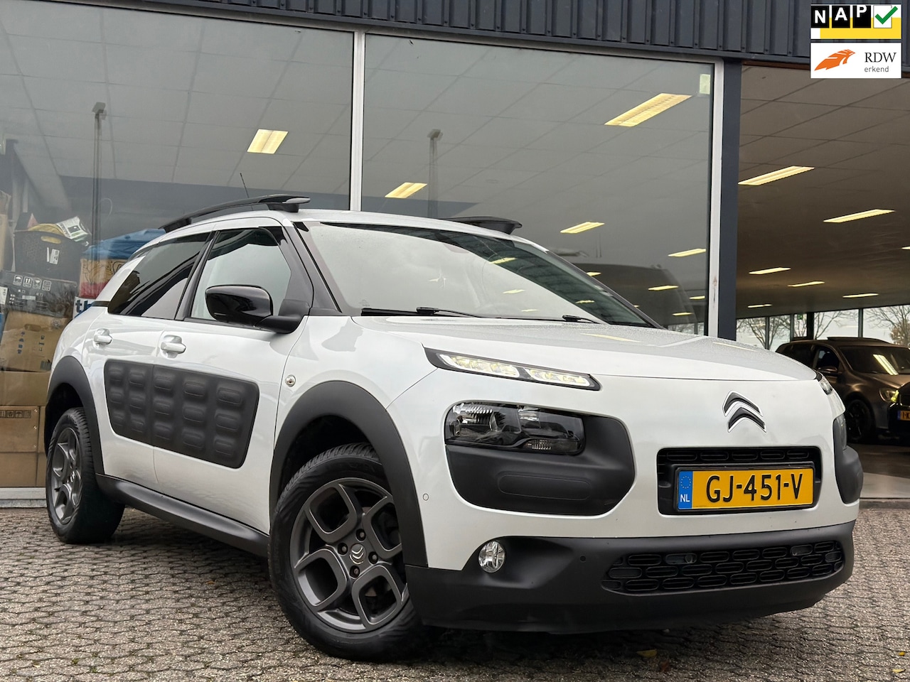 Citroën C4 Cactus - 1.2 e-VTi Shine AUTOMAAT/LEER/LED/NETTE STAAT - AutoWereld.nl