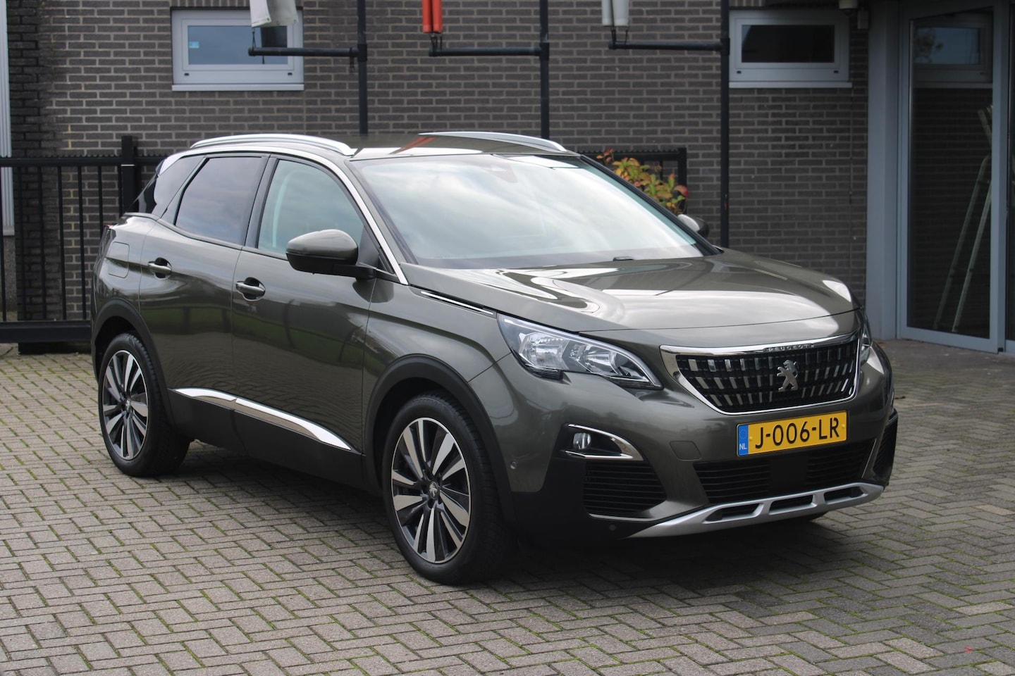 Peugeot 3008 - 1.2 PureTech B. L.Premium Adaptive/Dodehoek/Camera - AutoWereld.nl