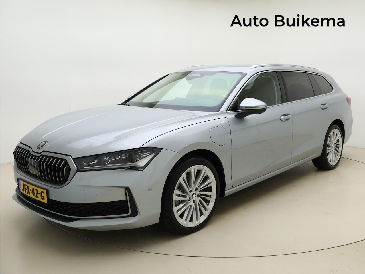Skoda Superb Combi - 1.5 TSI PHEV Laurin & Klement -Massagestoel -Trekhaak -HeadUp -Cruise Control Adaptief -St - AutoWereld.nl