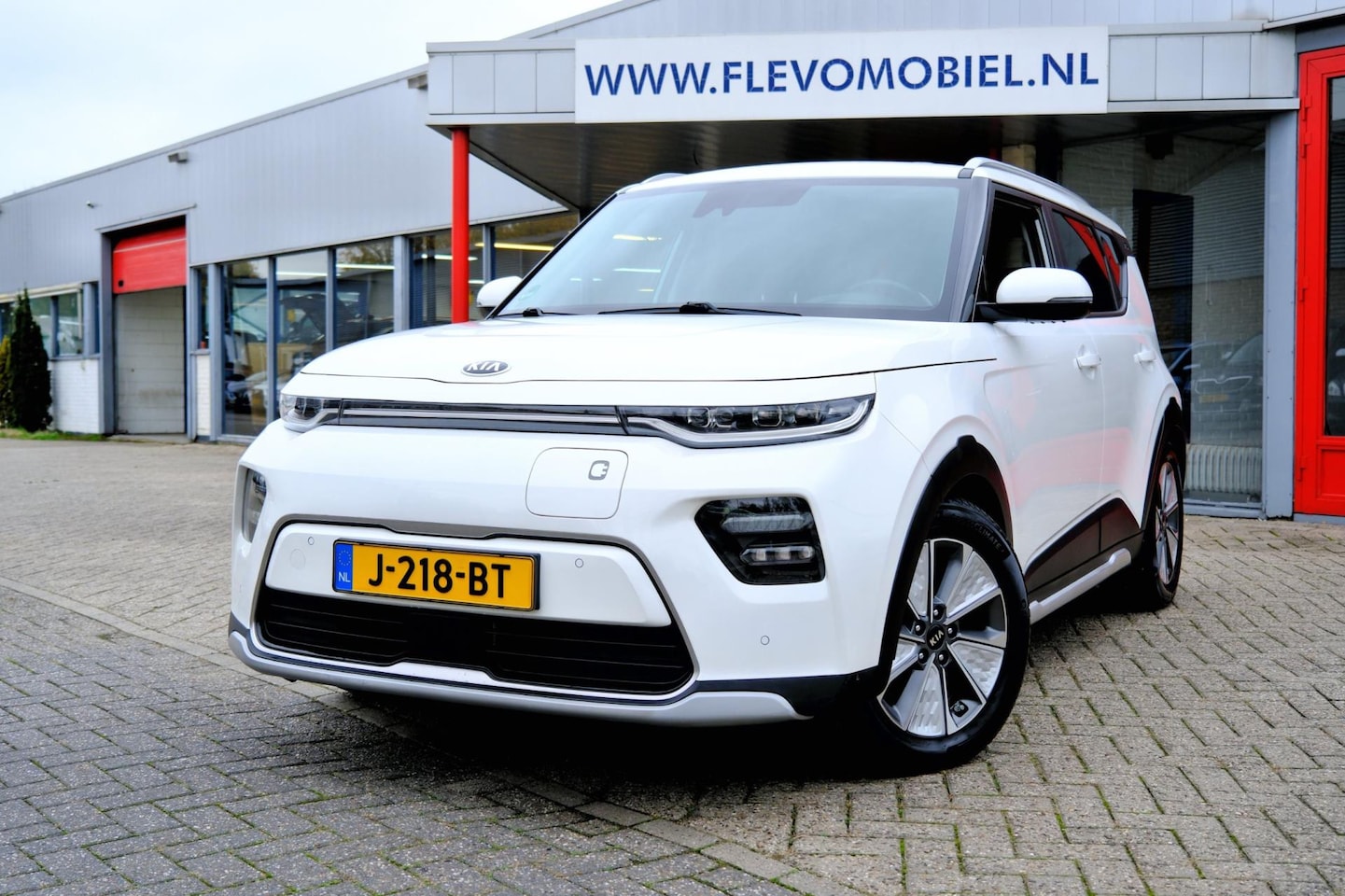 Kia e-Soul - ExecutiveLine 64 kWh Aut. Leder|Navi|Cam|1e Eigenaar - AutoWereld.nl