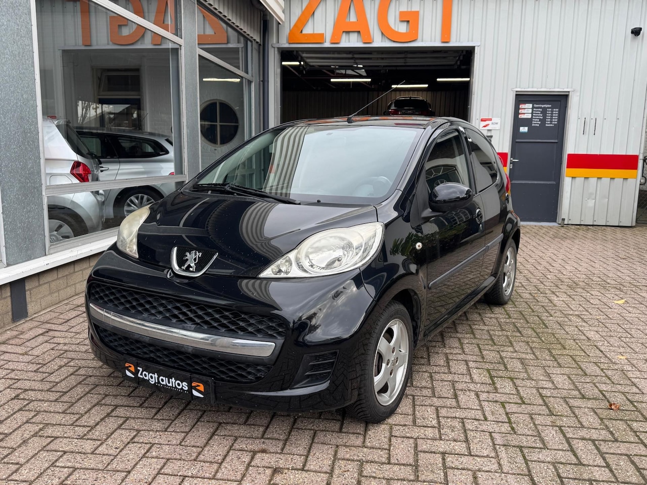 Peugeot 107 - 1.0-12V Black & Silver - AutoWereld.nl