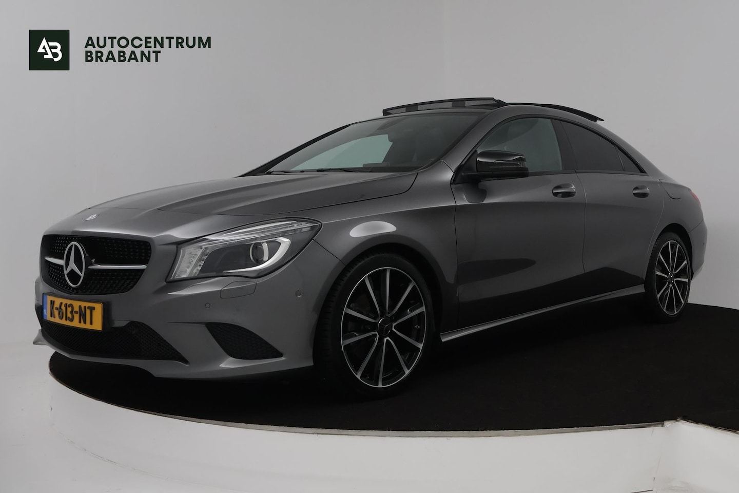 Mercedes-Benz CLA-Klasse - 180 OrangeArt Edition (PANORAMADAK, STOELVERWARMING, ACHTERUITRIJCAMERA, PARKEERSENSOREN, - AutoWereld.nl