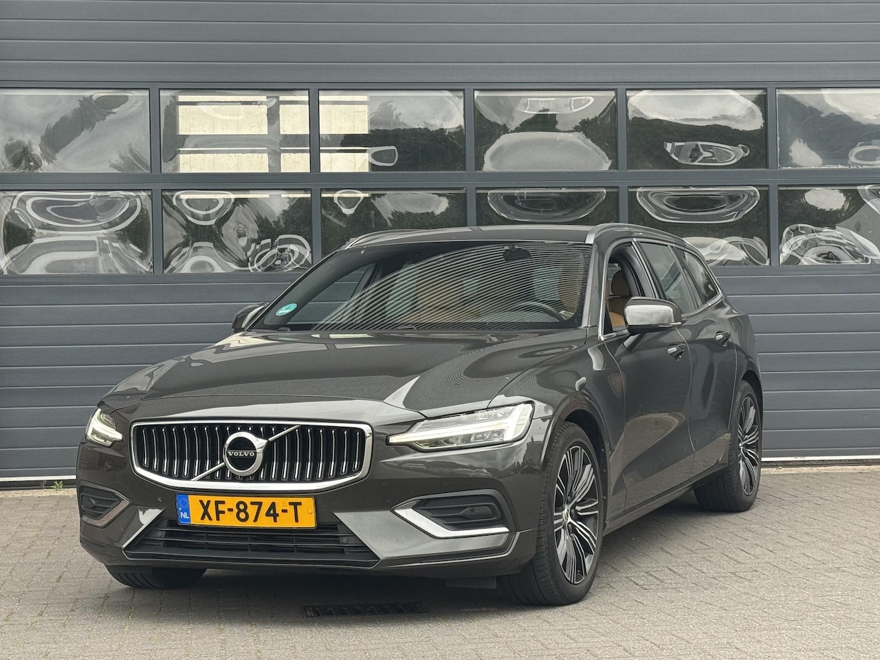 Volvo V60 - 2.0 T5 INSCRIPTION I APPLE/ANDROID I NAVIGATIE I PARKEERCAMERA I ADAPTIEVE CRUISE CONTROL - AutoWereld.nl