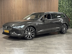 Volvo V60 - T6 AWD Recharge Essential | Trekhaak | All Season banden | Lederen bekleding | Adaptieve C