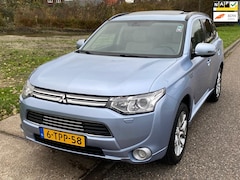 Mitsubishi Outlander - 2.0 PHEV Instyle Aut. ECC Navi full map Leder Bi-Xenon Cruise ASR LMV 18" Schuif-kanteldak