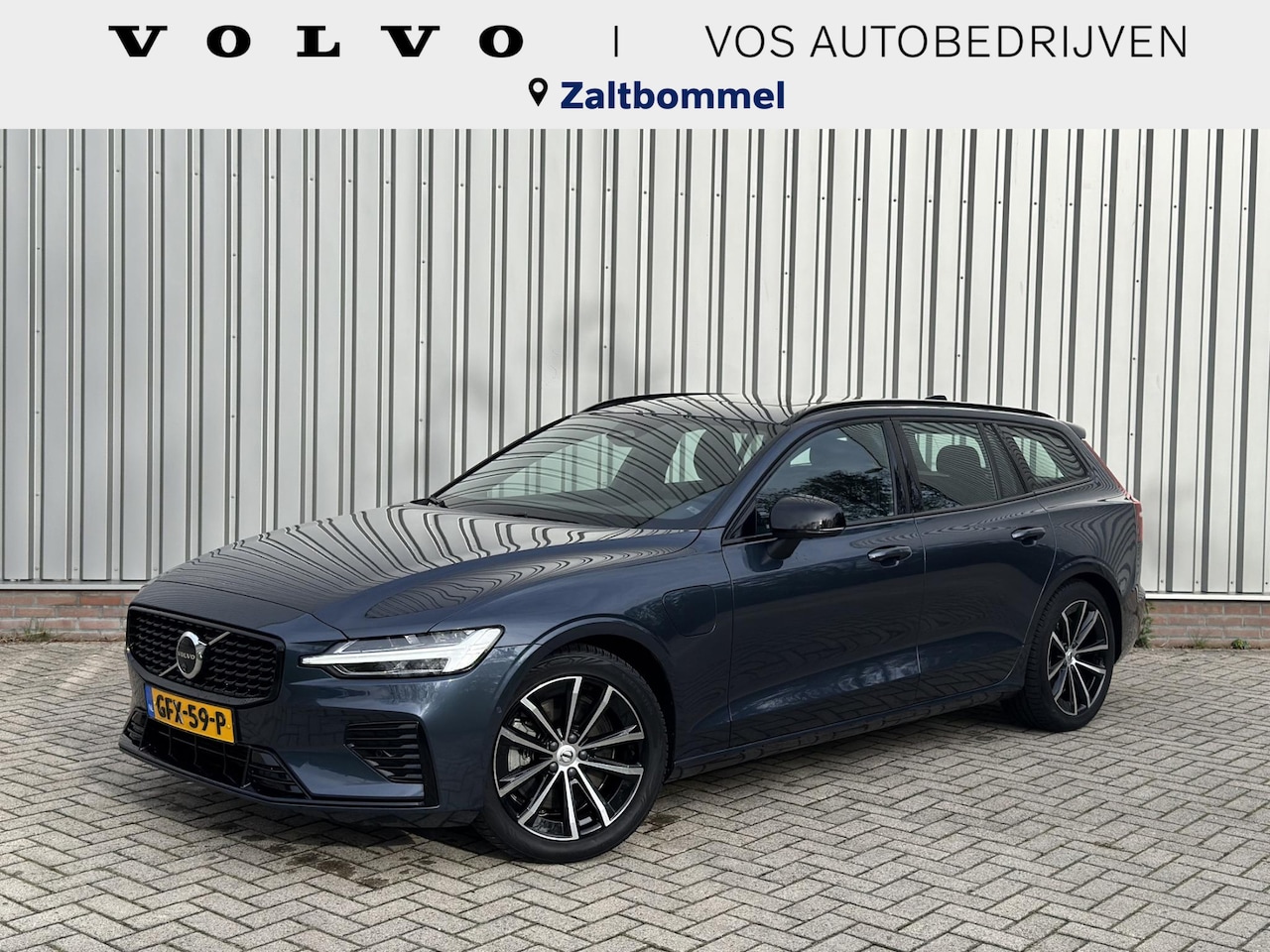 Volvo V60 - 2.0 T6 Plug-in hybrid AWD Plus Dark l Verwarmbare Voorruit l Trekhaak l Schuif/kantel dak - AutoWereld.nl