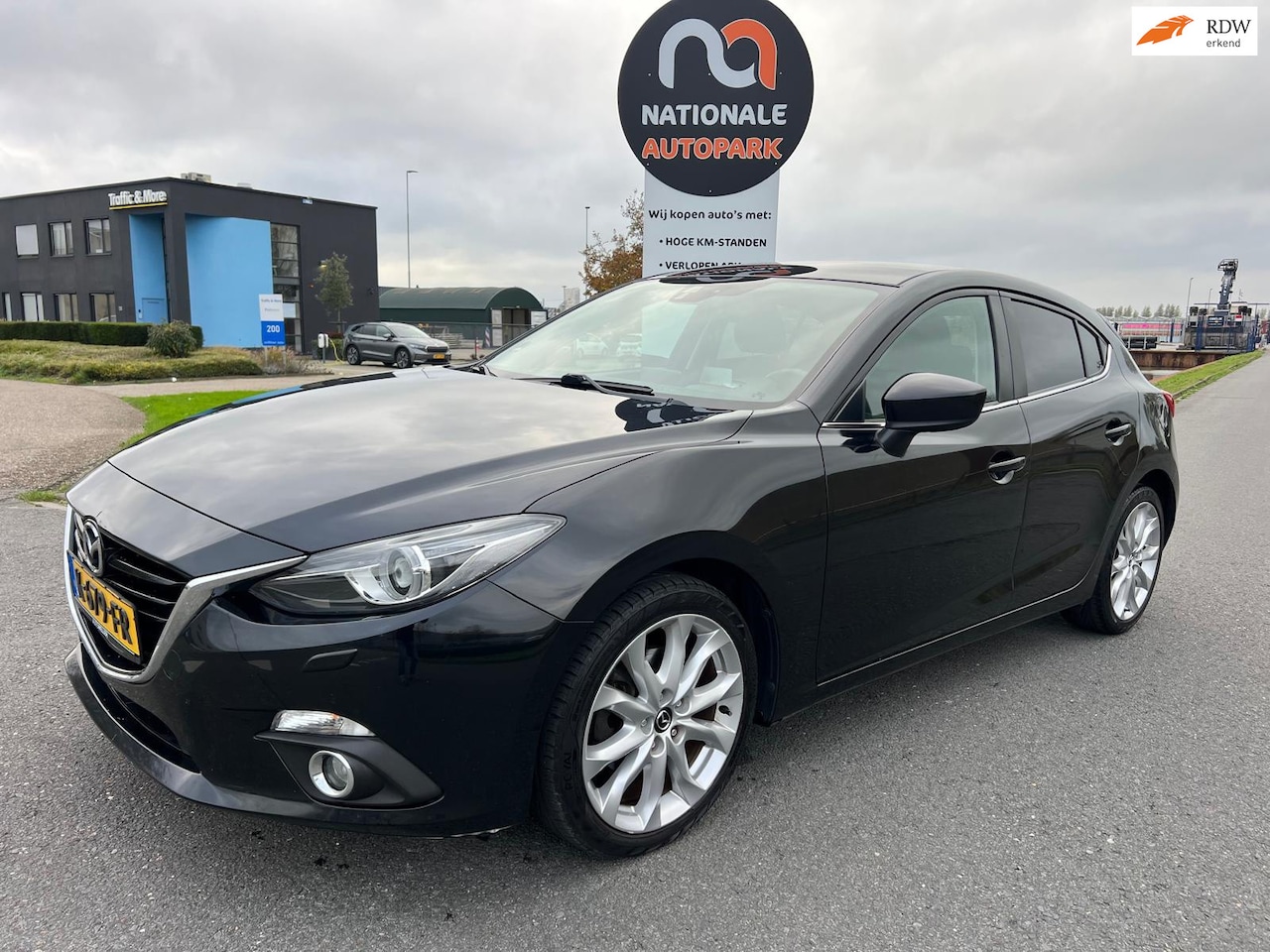 Mazda 3 - 2015 * 2.0 GT-M * 120PK * CAMERA * PDC * CLIMA *STOELVER * FULL OPTIONS !! INC NIEUWE APK - AutoWereld.nl