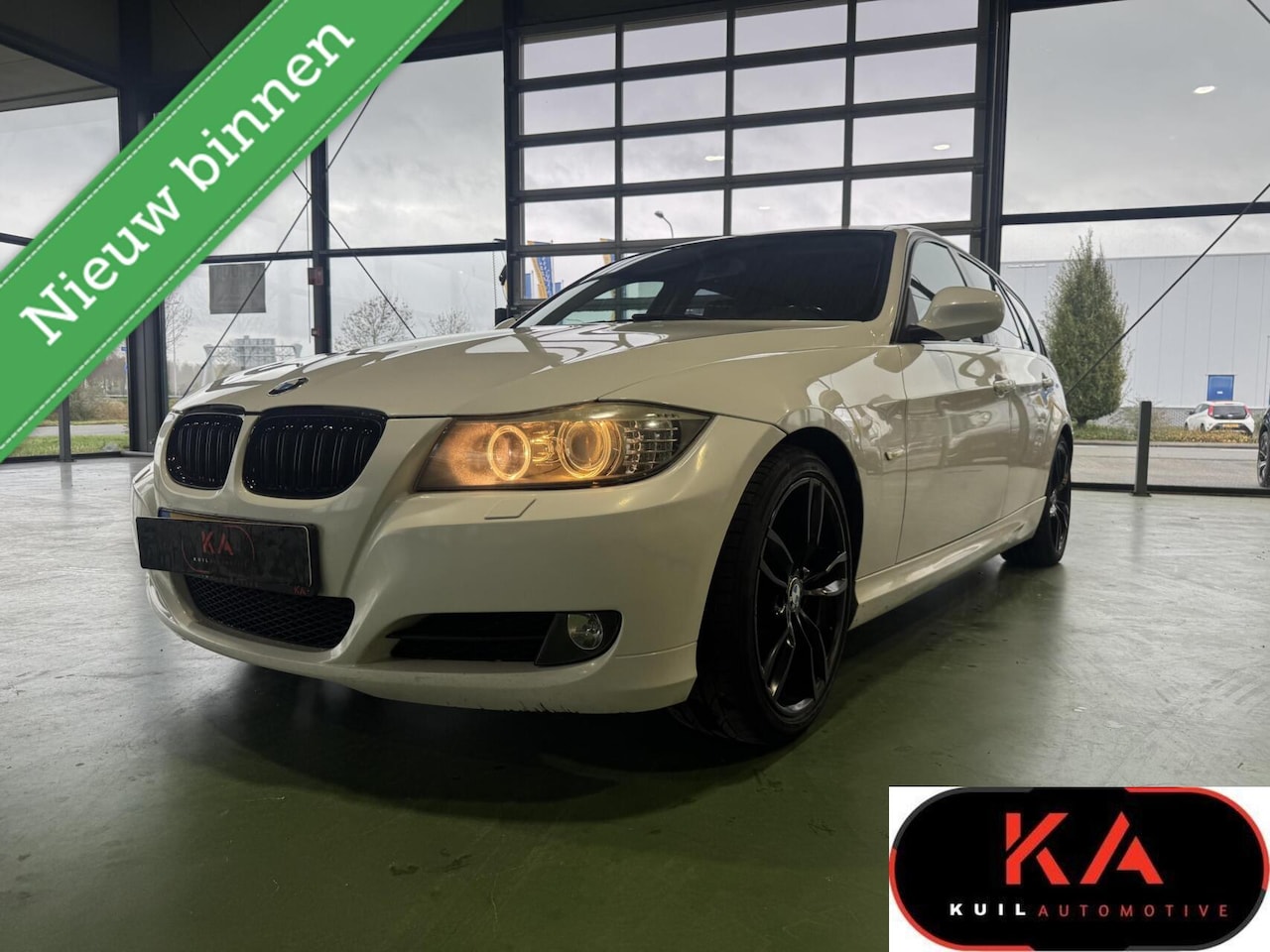BMW 3-serie Touring - 318d Corporate Lease Business Line 318d Corporate Lease Business Line - AutoWereld.nl