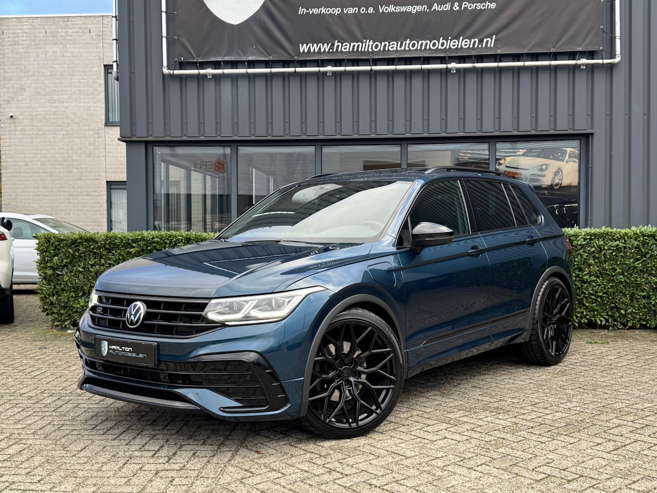 Volkswagen Tiguan - 1.4 TSI eHybrid 245pk 3x R-Line Blackstyle IQ Light Panoramadak 23" 79dkm!! - AutoWereld.nl