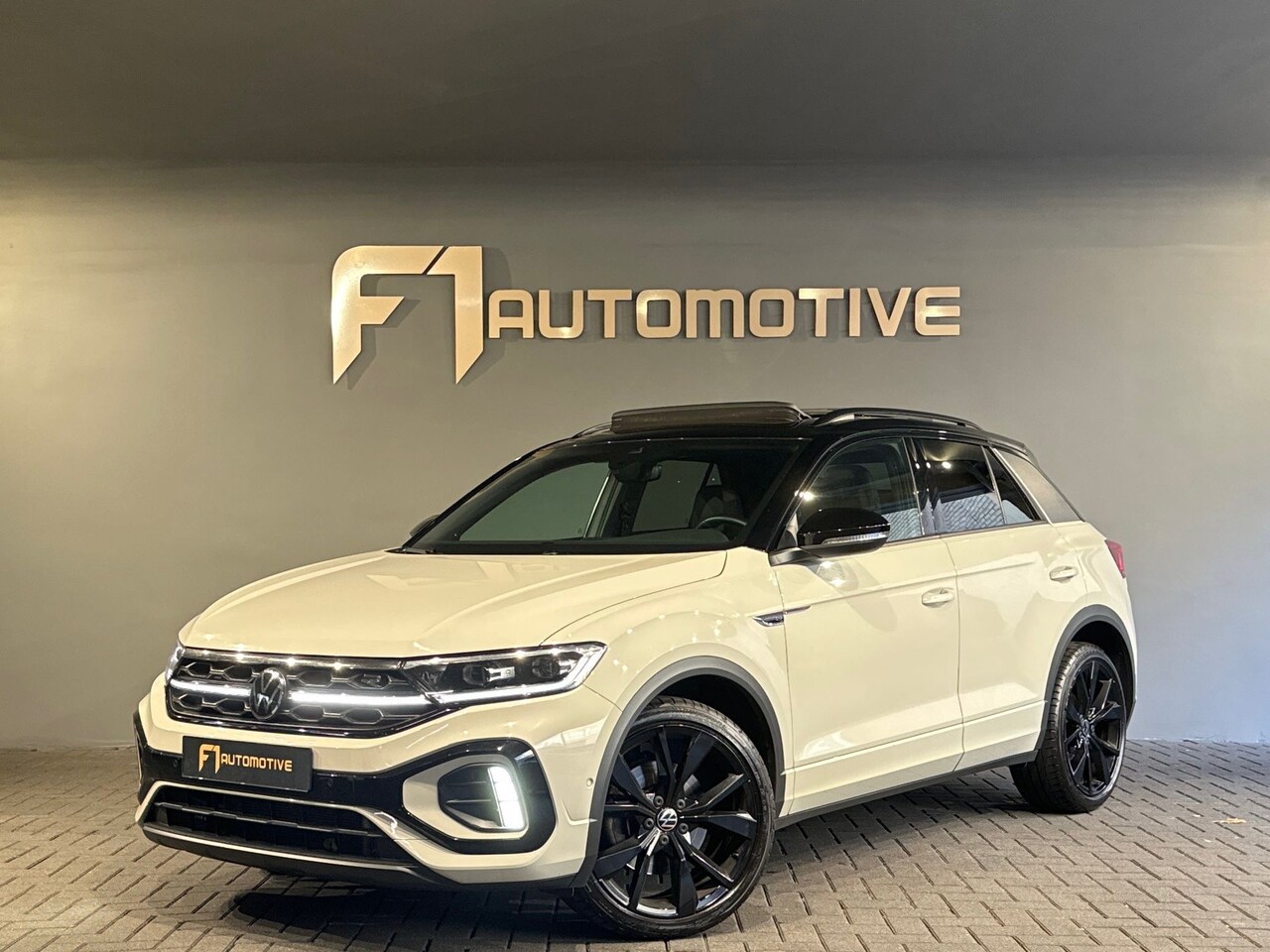 Volkswagen T-Roc - 1.5 TSI R-Line Pano|Beats|Keyl|Camera|Dodeh - AutoWereld.nl