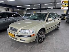 Volvo V40 - 2.0 Turbo Dynamic navigatie clima cruise controle lm-velgen elektrische pakket trekhaak