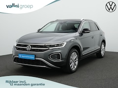 Volkswagen T-Roc - 1.5 TSI 150 pk DSG Style | Trekhaak | Navigatie | Stoelverwarming | Parkeersensoren voor/a