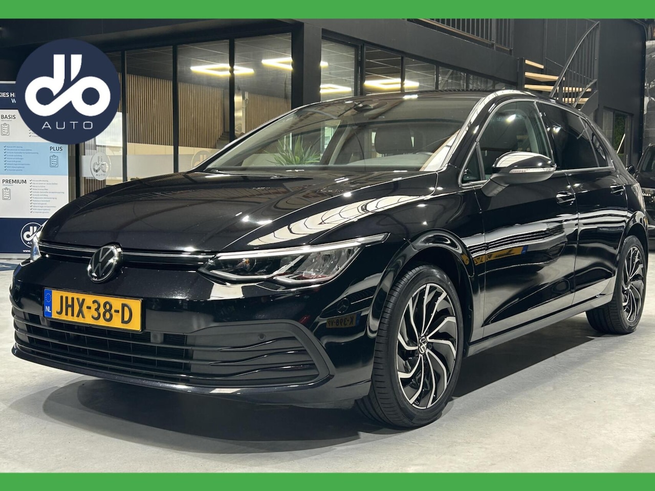 Volkswagen Golf - 1.0 eTSI 110pk AUTOM. Life DIGI DASHB. TREKHAAK I NAVI + CAMERA I PDC V+A I FULL LED - AutoWereld.nl