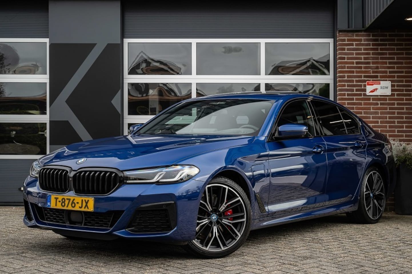 BMW 5-serie - 530 530e | M Sport Pro | Panorama | 360° | H/K | ACC | Laser | Head-up | Keyless-entry | 2 - AutoWereld.nl