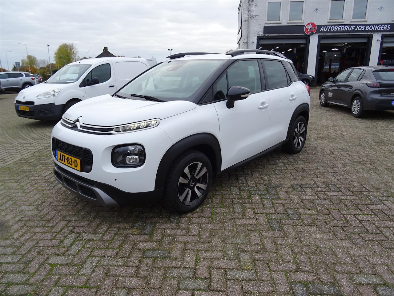 Citroën C3 Aircross - 1.2 PureTech 110pk S&amp;S Shine - AutoWereld.nl