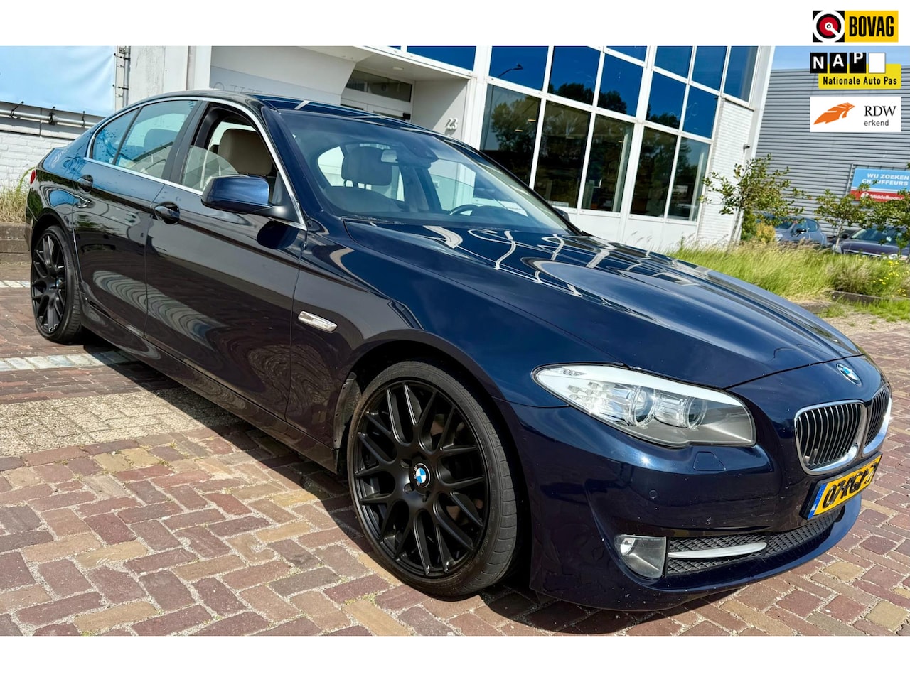 BMW 5-serie - 523i High Executive - 20 inch velgen - AutoWereld.nl
