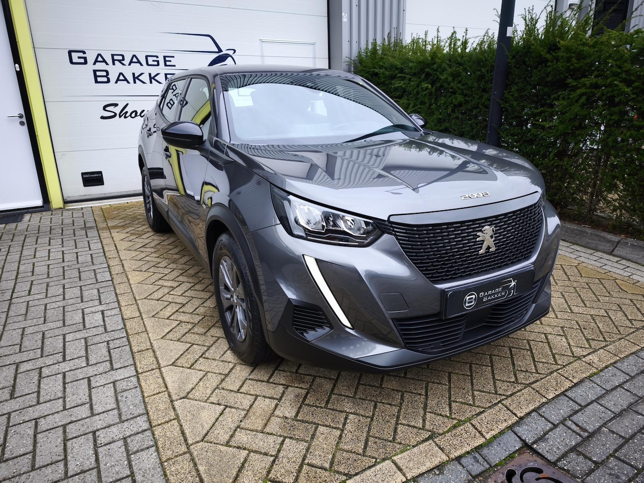 Peugeot 2008 - 1.2 PureTech Active Pack Aut. Airco | Apple CarPlay/Android Auto | LM Velgen - AutoWereld.nl