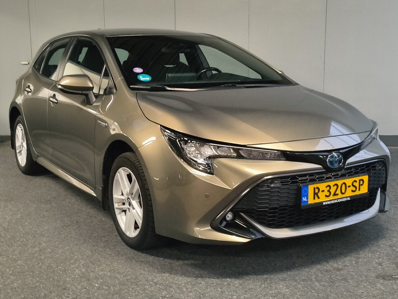 Toyota Corolla - 1.8 Hybrid Active Rijklaar + 12 maanden Bovag-garantie Henk Jongen Auto's in Helmond,  al - AutoWereld.nl