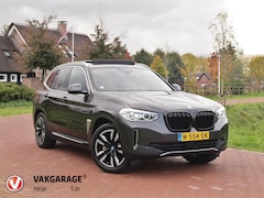 BMW iX3 - Executive 80 kWh | Panoramadak | Camera | Trekhaak | Sfeerverlichting | Apple Carplay |