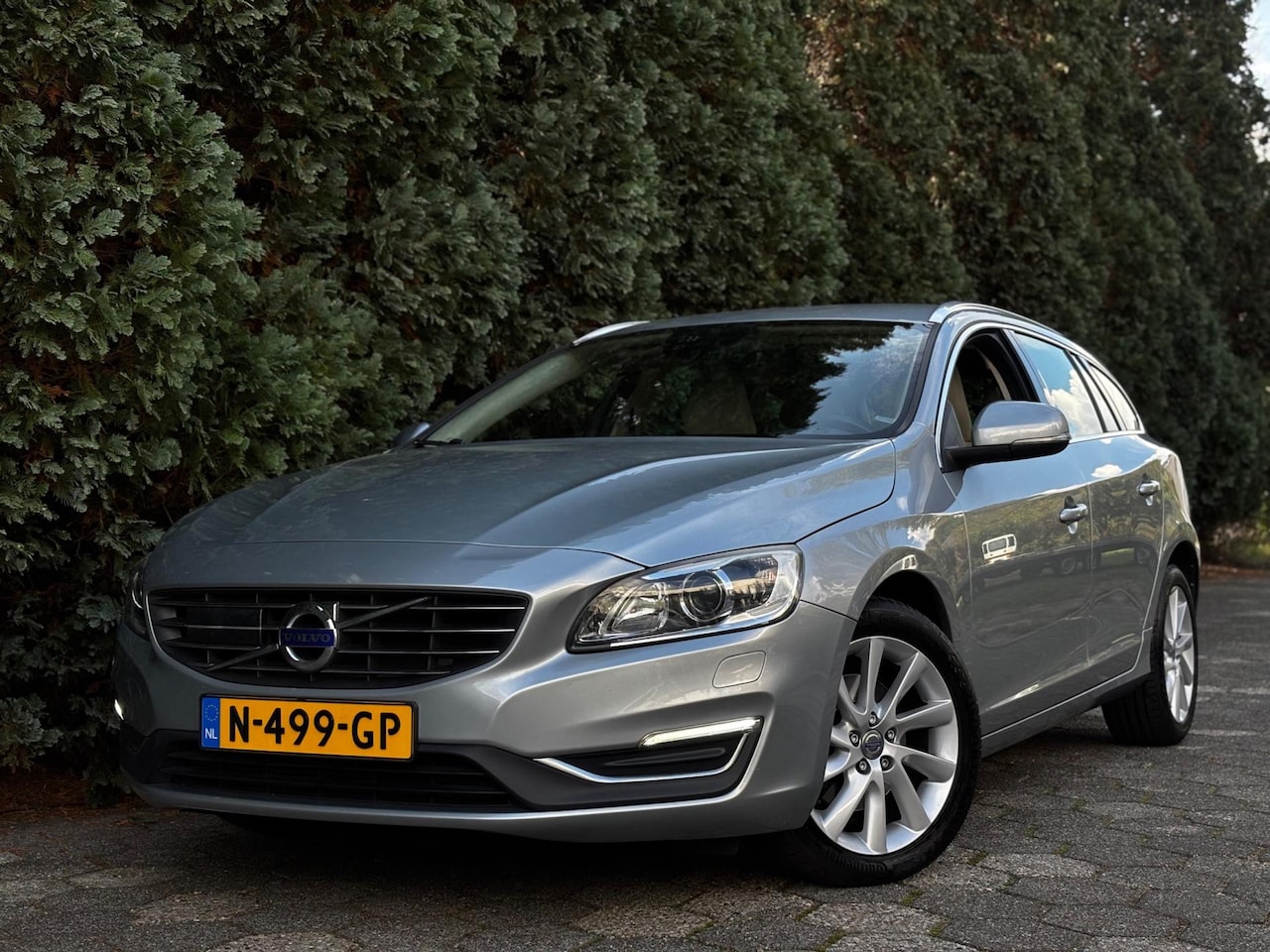Volvo V60 - 2.0 T4 Ocean Race | Navi | Trekhaak | Stoelverwarming - AutoWereld.nl