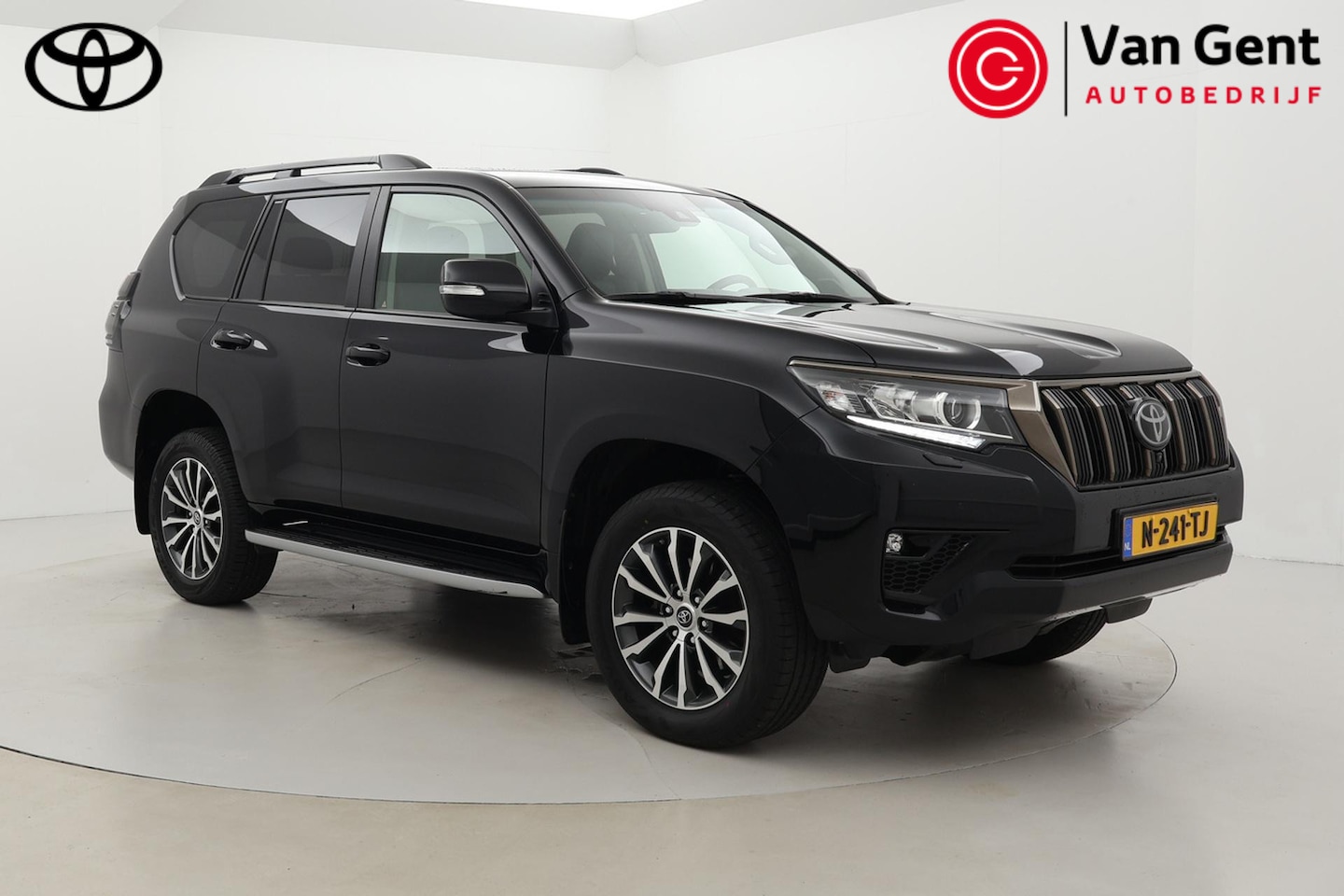 Toyota Land Cruiser - 5 pers. 2.8 D-4D Professional | Trekhaak | Treeplanken | Stoel-/achterbankverwarming | Sto - AutoWereld.nl