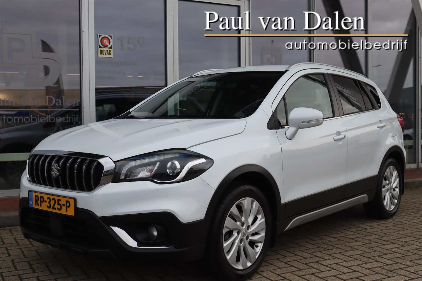 Suzuki S-Cross - 1.0 Boosterjet EXCLUSIVE Navi | Clima | Camera | Trekhaak | wit metallic | Stoelverwarming - AutoWereld.nl