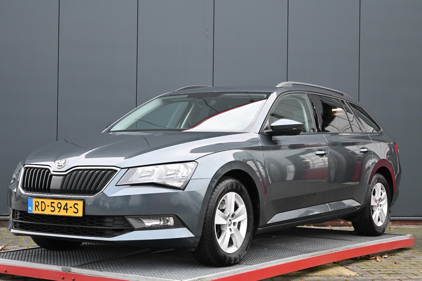 Skoda Superb Combi - 1.4 TSI Active Business trekhaak - AutoWereld.nl