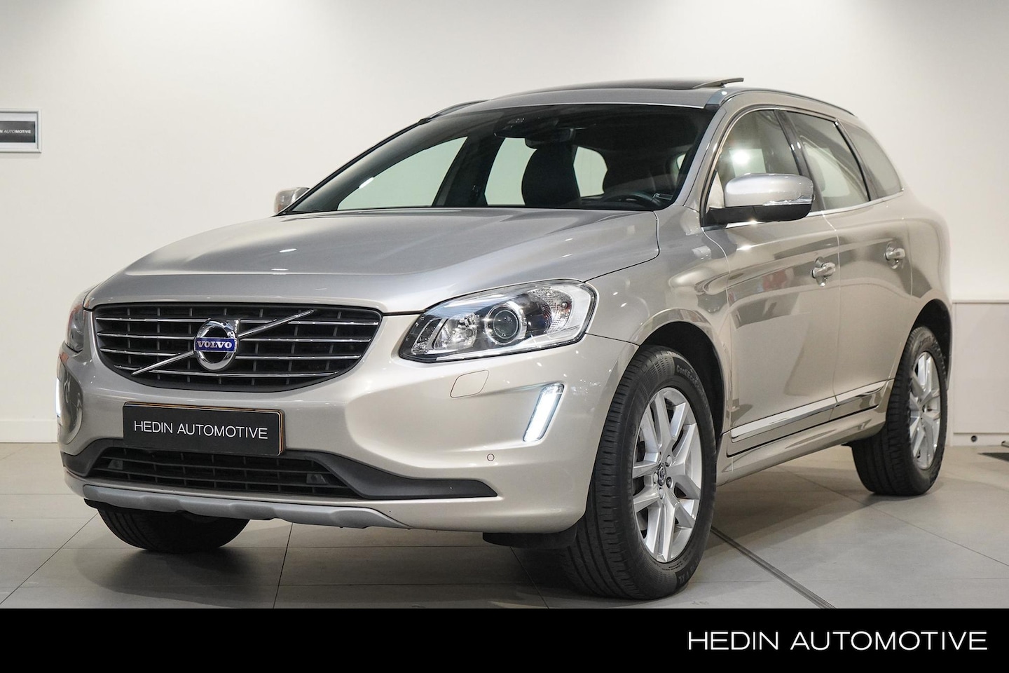 Volvo XC60 - T5 Polar+ | AUT. | Pano. dak | Standkachel | Power Seats | Sport Leder | Xenon | PDC V/A | - AutoWereld.nl