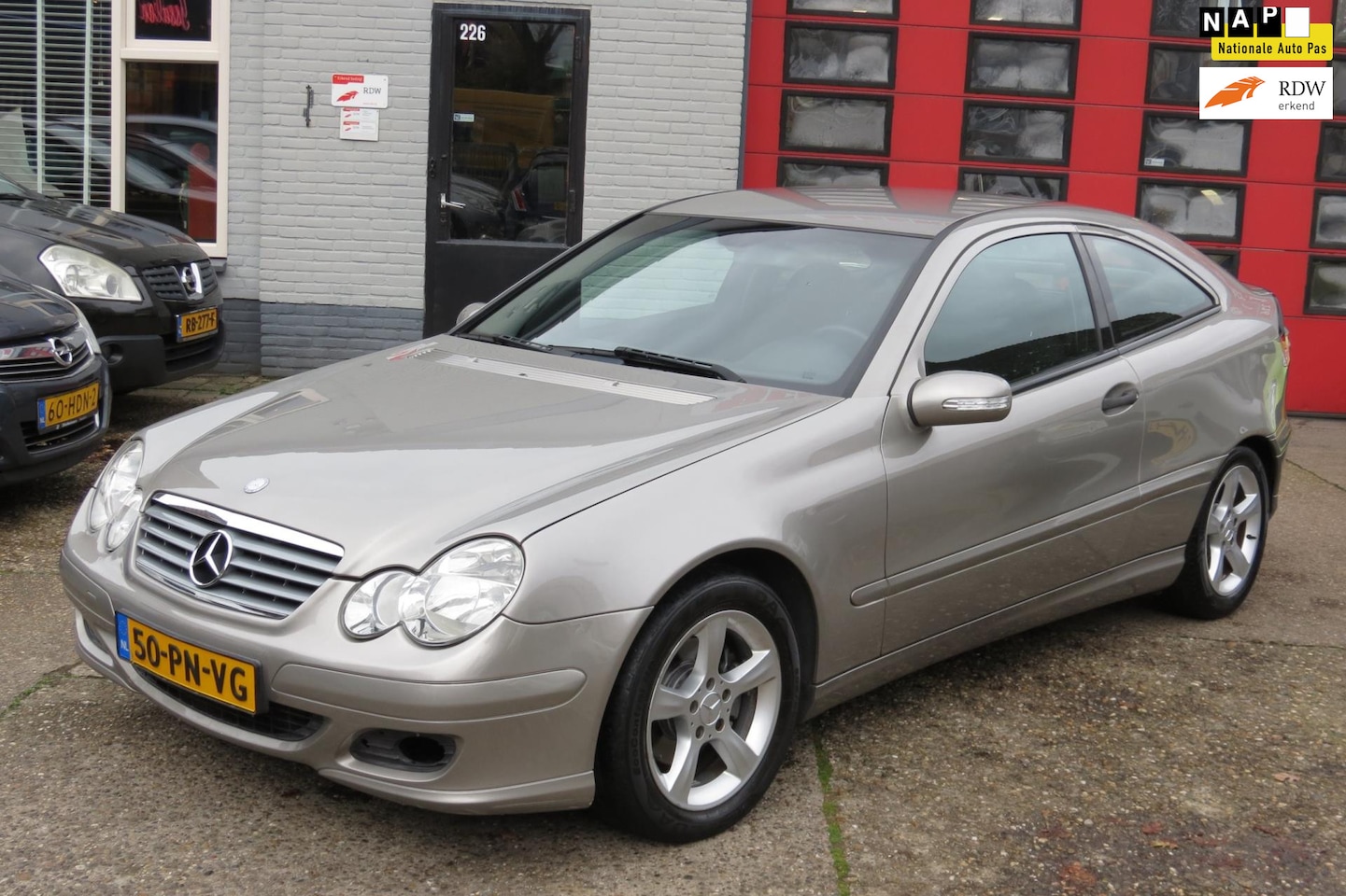 Mercedes-Benz C-klasse Sportcoupé - 180 K. AUTOMAAT , NAVI - AutoWereld.nl