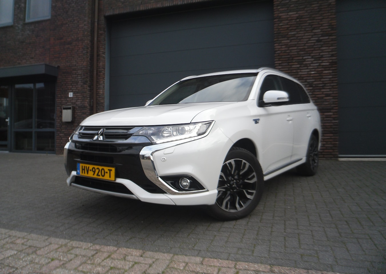 Mitsubishi Outlander - 2.0 PHEV Executive Edition Plug-in Hybride 106d KM Nap - AutoWereld.nl