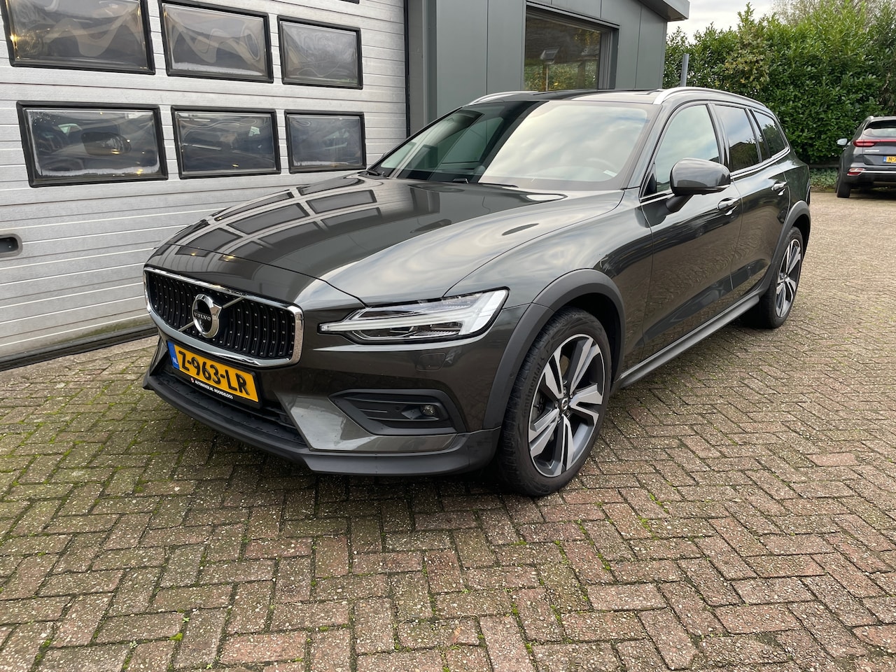 Volvo V60 Cross Country - 2.0 B5 AWD  Pro 2.0 B5 AWD Pro, vol opties - AutoWereld.nl