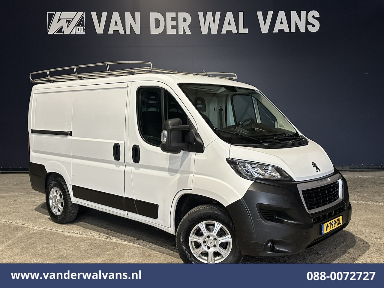 Peugeot Boxer - 2.0 BlueHDI 130pk L1H1 Airco | Imperiaal | Camera | Trekhaak | Cruisecontrol L&M Velgen, B - AutoWereld.nl