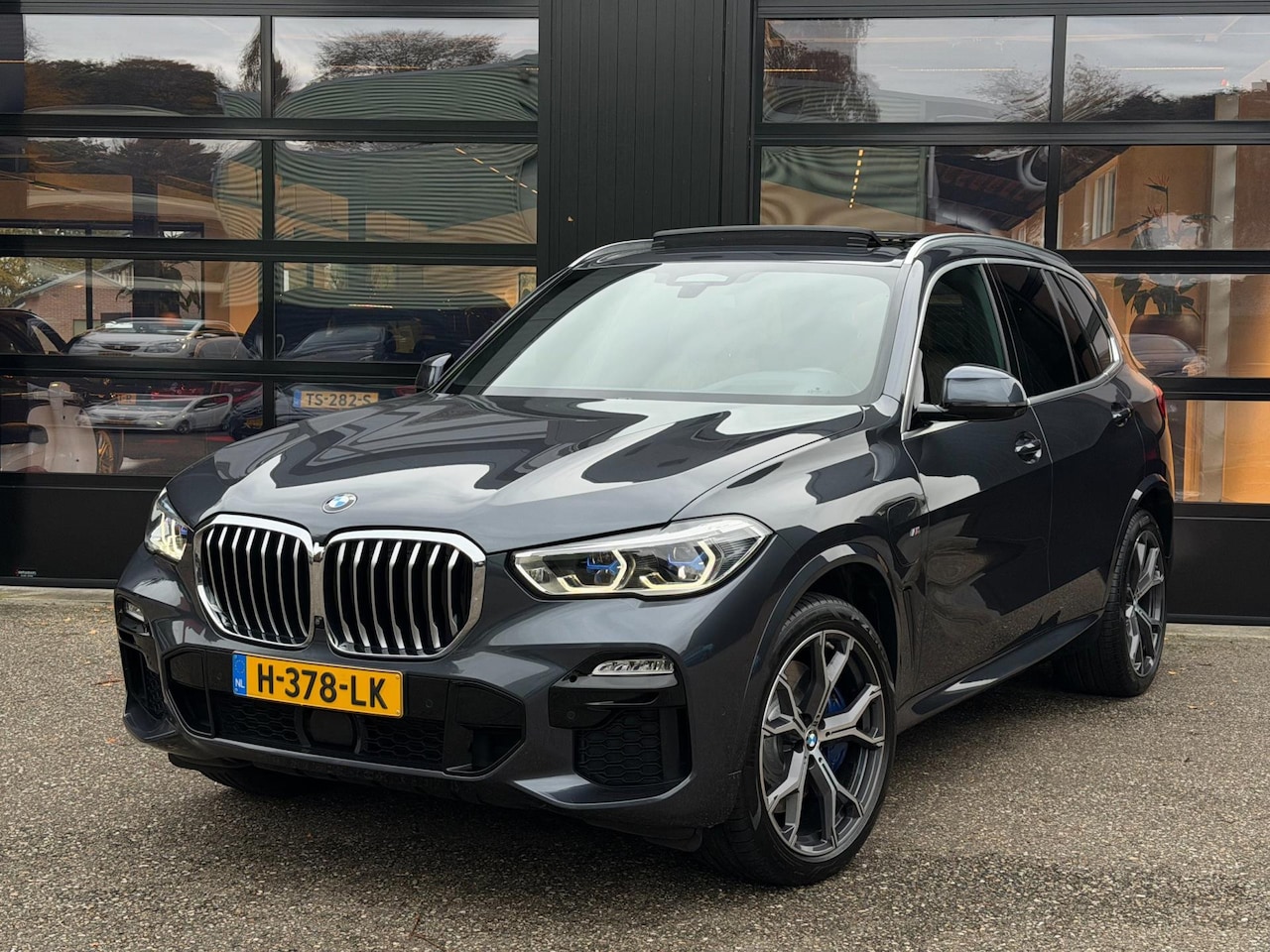 BMW X5 - XDrive45e M-Sport Panoramadak Laser Sky Lounge - AutoWereld.nl