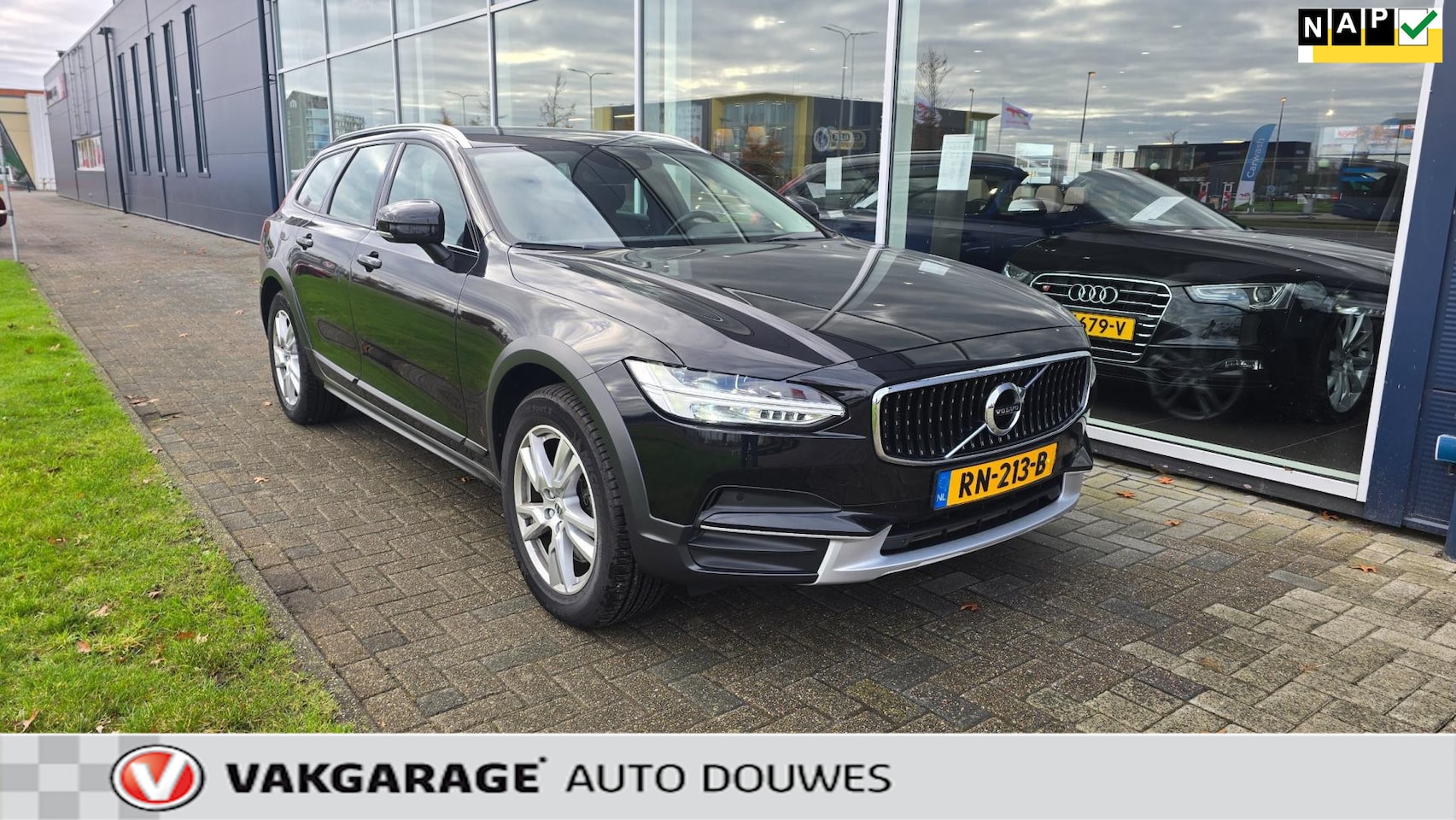 Volvo V90 Cross Country - 2.0 T5 90th Anniversary Edition|NAP|Dealeronderhouden|Trekhaak|Leder - AutoWereld.nl