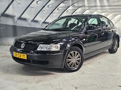 Volkswagen Passat - 1.8-5V Comfortline