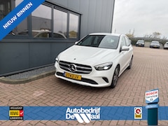 Mercedes-Benz B-klasse - 180 Business Solution Luxury Automaat LEDER/CAMERA/DODEHOEK/CARPLAY/SFEER/PDC