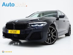 BMW 5-serie Touring - 530e M Sport Shadow | Panoramadak | Trekhaak | Head Up | Camera | Keyless | Adaptive | Car