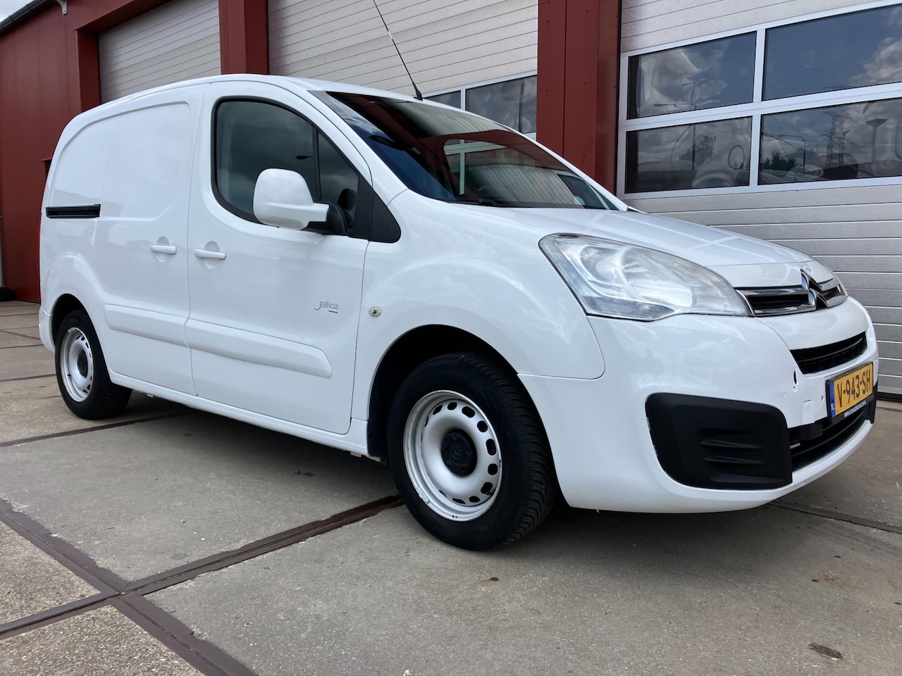Citroën Berlingo - 1.6 BlueHDI 100 Club Economy S&S Automaat - AutoWereld.nl