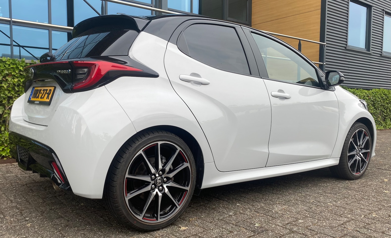 Toyota Yaris - 1.5 Hybrid GR Sport GARANTIE, dealer onderhouden, stoelverwarming - AutoWereld.nl