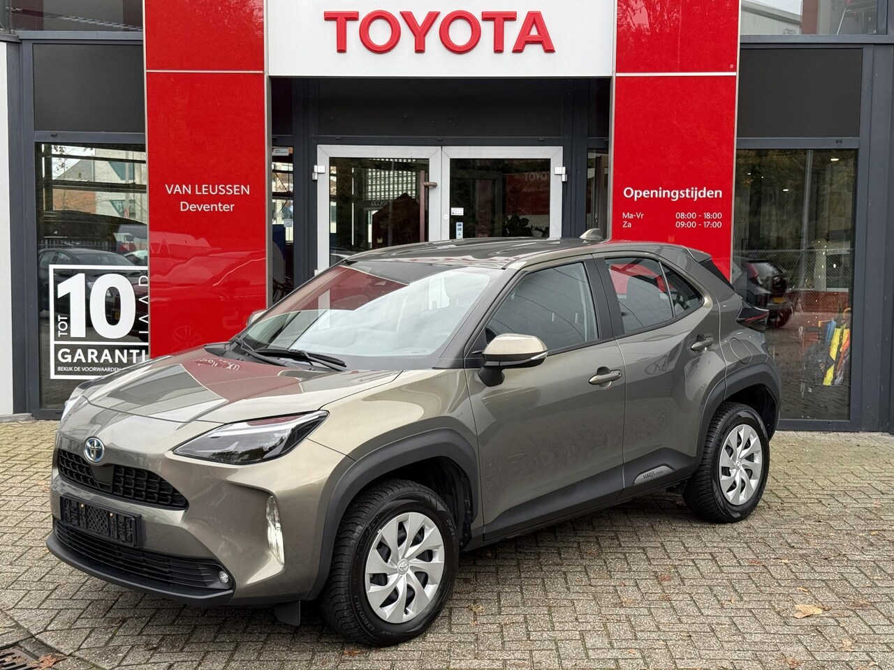 Toyota Yaris Cross - 1.5 Hybrid 115 APPLE/ANDROID AUTO CRUISE ADAPTIEF DIGITAAL DISPLAY ALL SEASON BANDEN CAMER - AutoWereld.nl