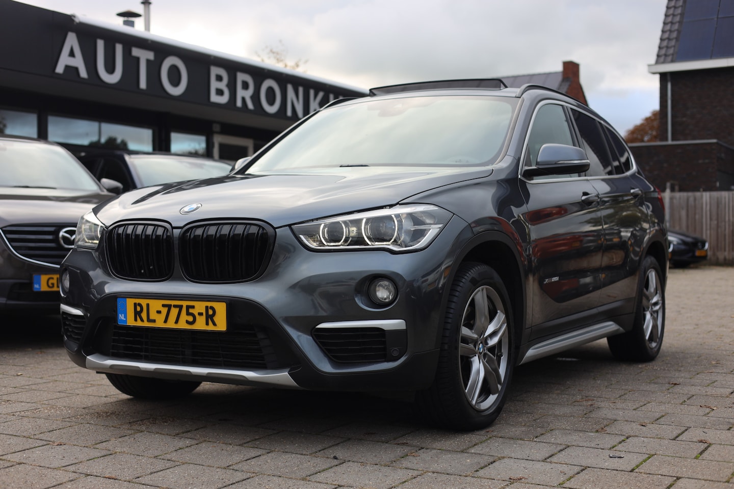 BMW X1 - XDRIVE 20i HIGH EXEC | AUT | PANO | LEDER | CAMERA - AutoWereld.nl