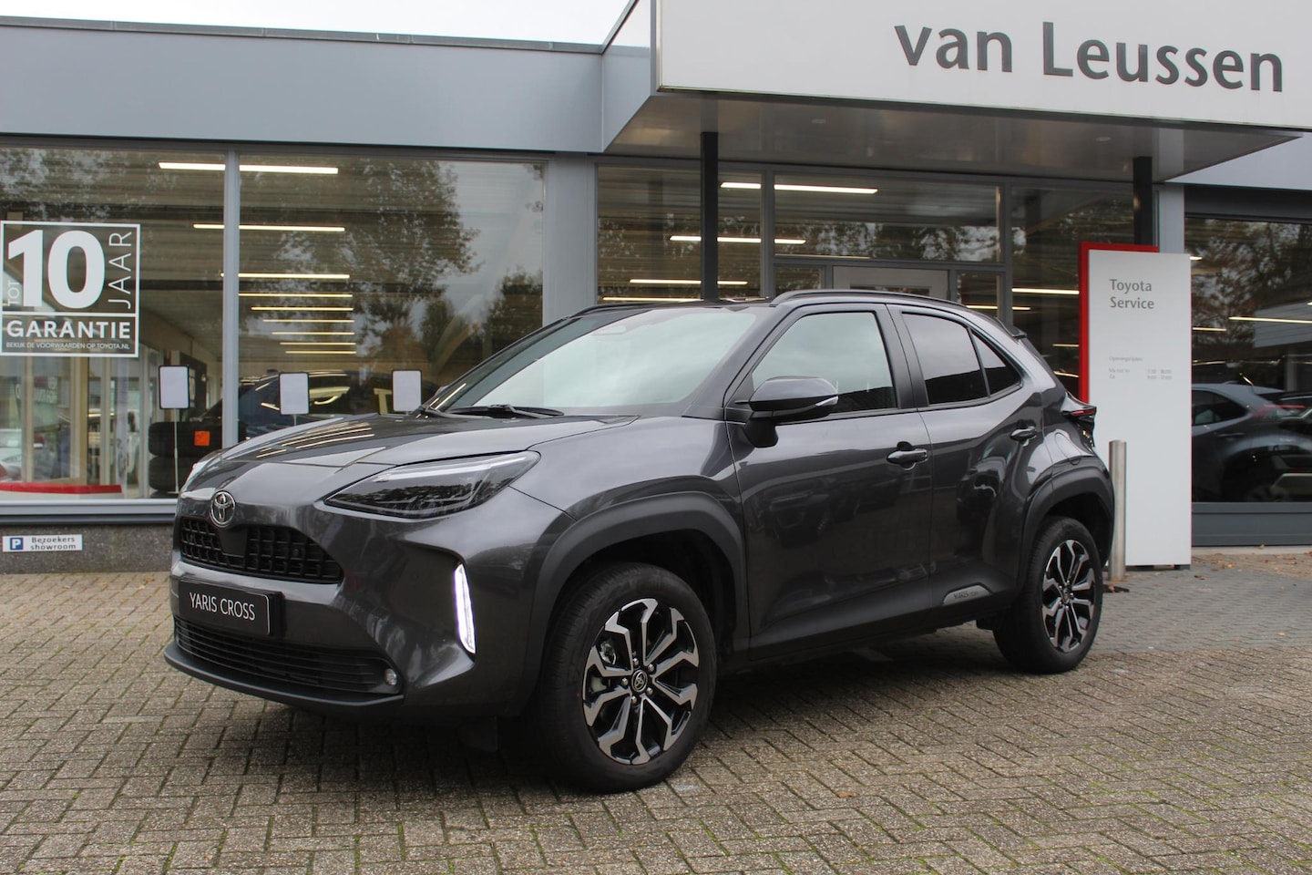 Toyota Yaris Cross - 1.5 HYBRID 115 DYNAMIC PARK.SENSOREN V+A LED STUUR/STOEL&VOORRUITVERW. LM-VELGEN APPLE/AN - AutoWereld.nl