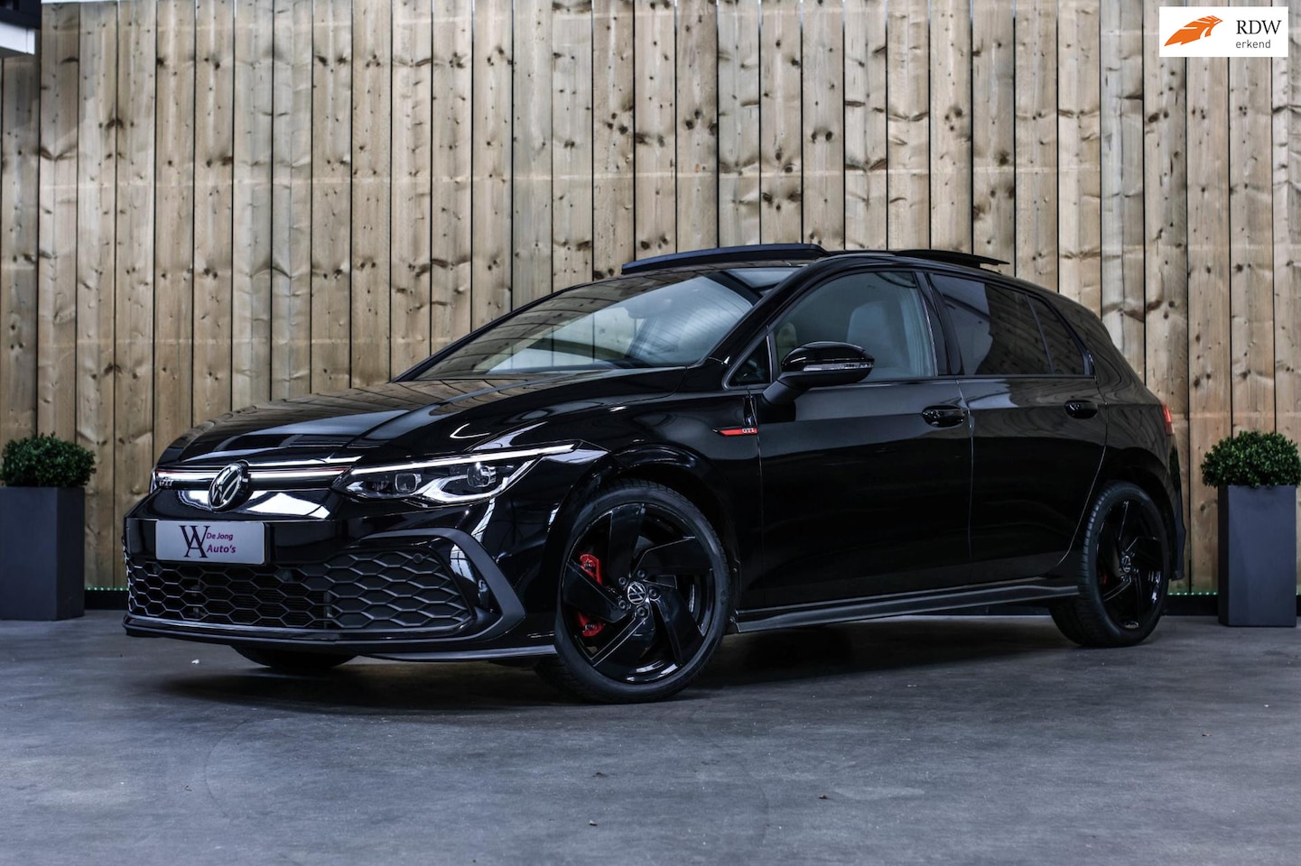 Volkswagen Golf - 2.0 TSI GTI *Pano*Camera*Stoel- Stuurverwarming* - AutoWereld.nl