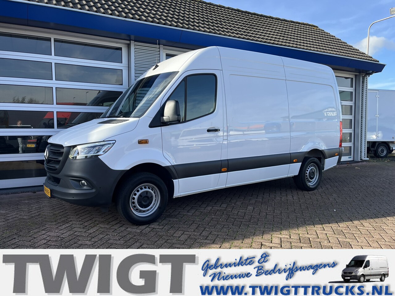 Mercedes-Benz Sprinter - 317 CDI L2/H2 Automaat/10"MBUX/Navi/Camera - AutoWereld.nl
